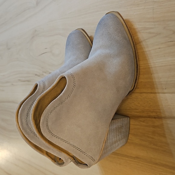 Chinese Laundry Suede Open Back Boots Booties - Picture 5 of 9